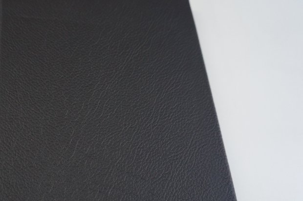 leeg boek zwart leer